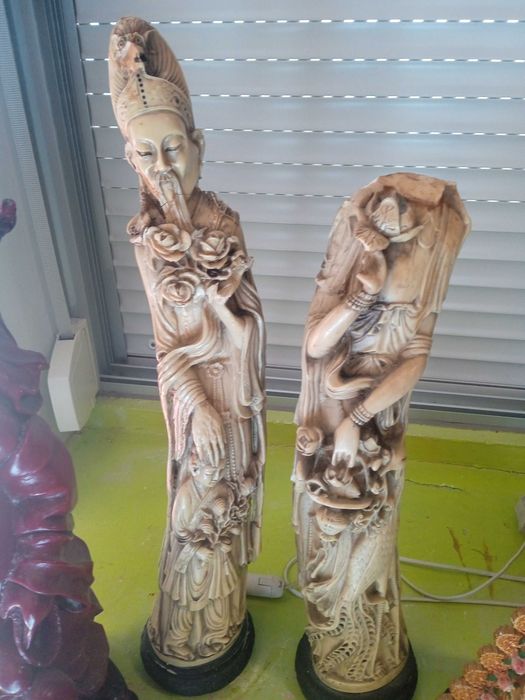 Buda, figuras chinesas, pedra de sal, candeeiro com figura de buda.