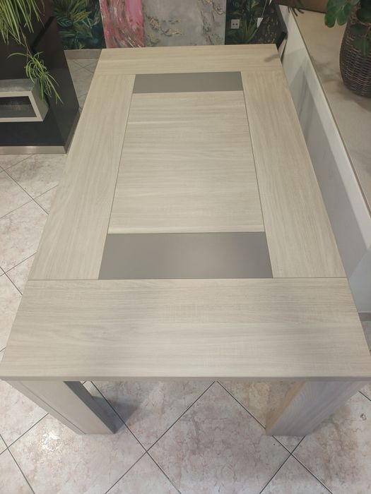 Mesa em ótimo estado.
