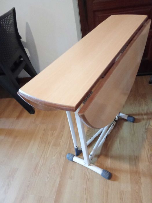 Mesa com 2 cadeiras