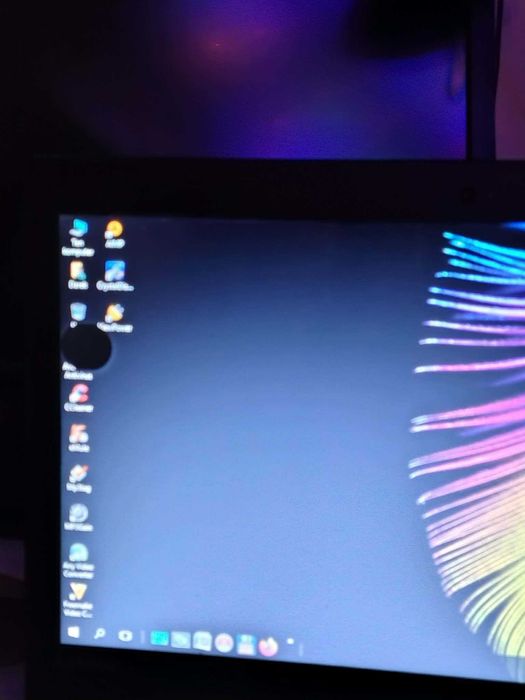 Laptop lenovo 16'' Intel Core i3 z uszkodzoną matrycą (na części)