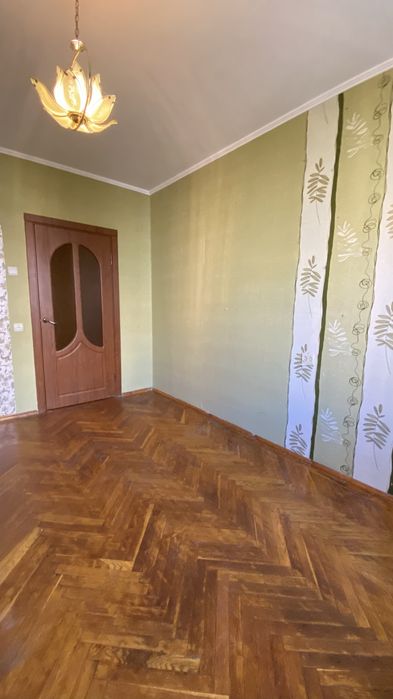 Продам 3 кімнатну квартиру( початок пр-т Миру )