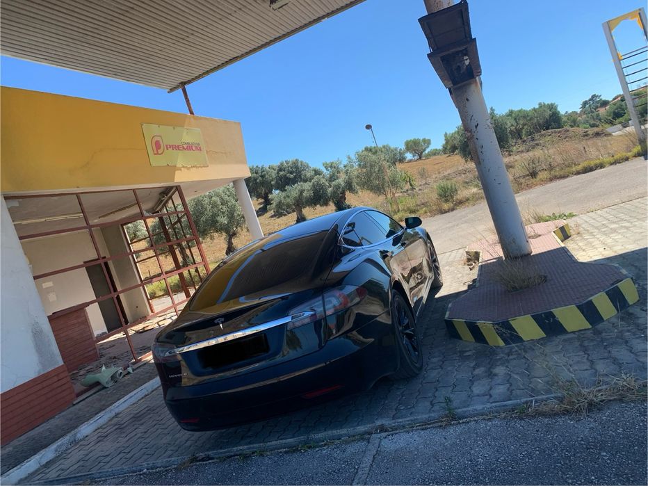 Tesla Model S 75