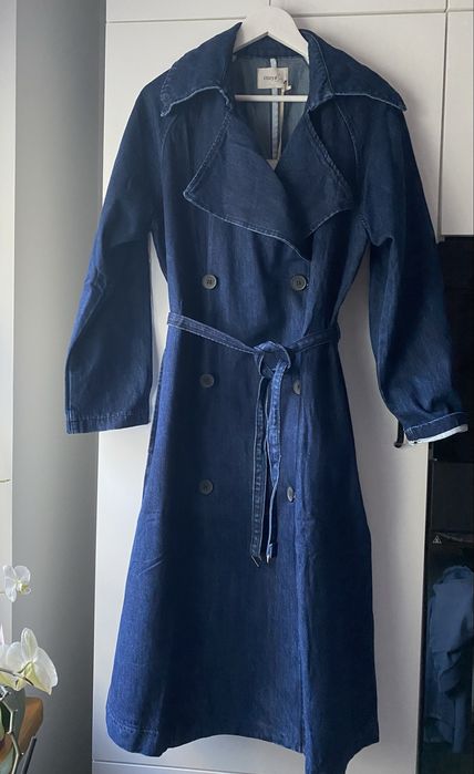 Długi płaszcz dżinsowy
