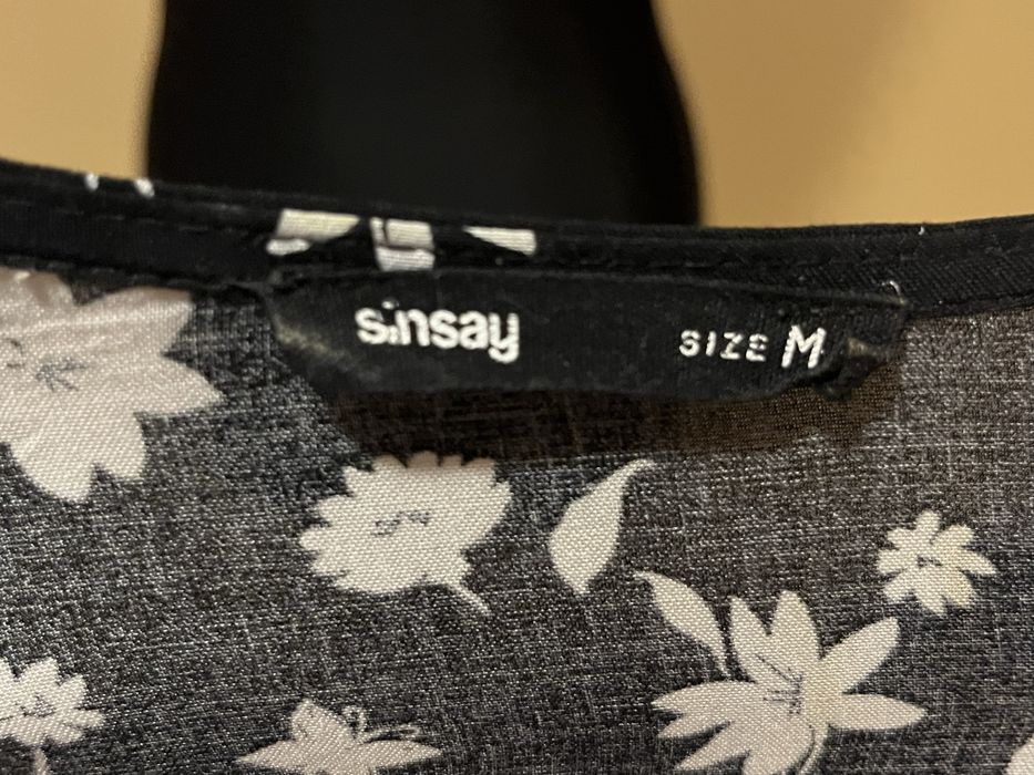 Letnia elegancka sukienka z falbanką