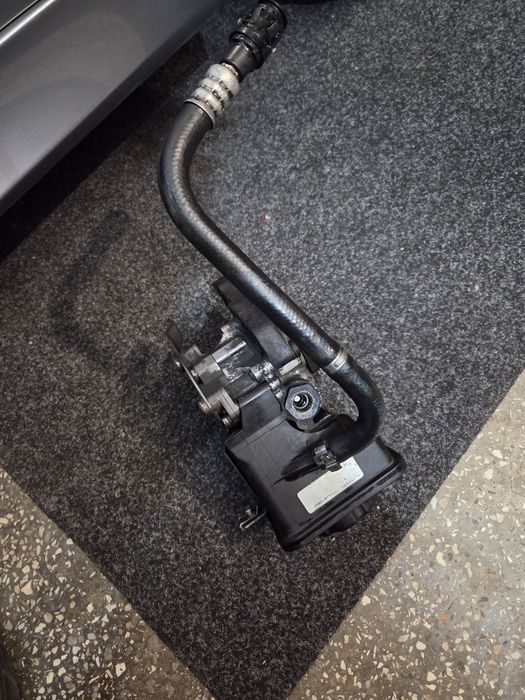 Бачок з насосом ГУР BMW E60 2004   M57/N52/M52/N47 7693974101