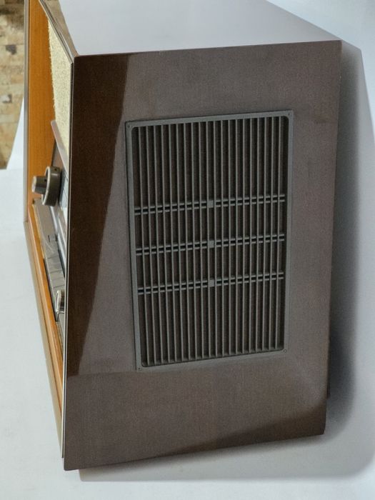 Rádio antigo reparado SABA