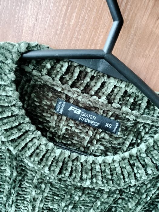 Sweter w kolorze khaki xs
