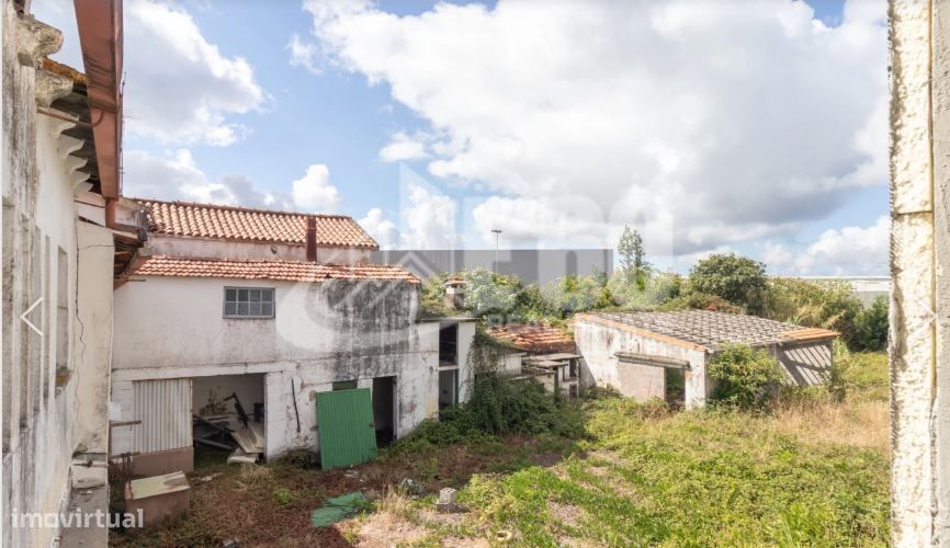Moradia T9 com Amplo Terreno em Avanca