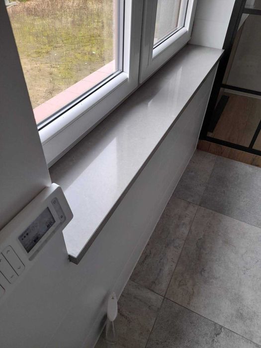 Parapety kamienne wewnętrzne, zewnętrzna. Granit - konglomerat.