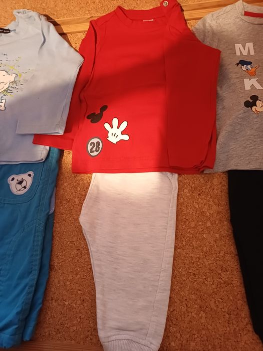 Roupa de bebé. 
Conjunto