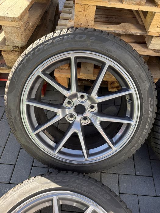 Диски колеса 18 R18 5 114,3 235 45 Pirelli зима  Тесла Tesla модель Model 3