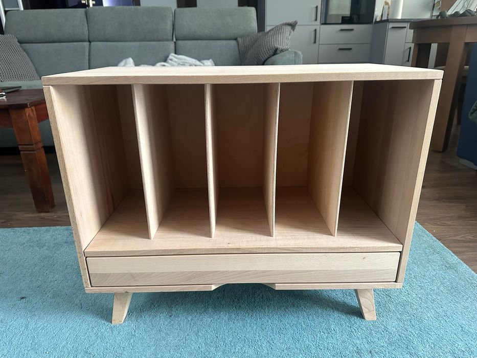 Regał na płyty winylowe. Lite drewno bukowe