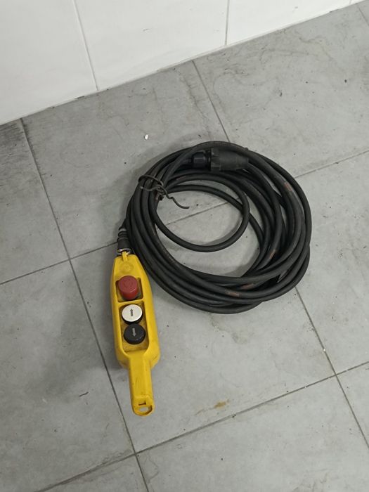 Escada monta cargas