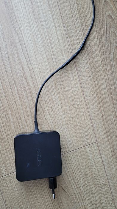 Laptop Asus R556L bez dysku częściowo uszkodzona klawiatura