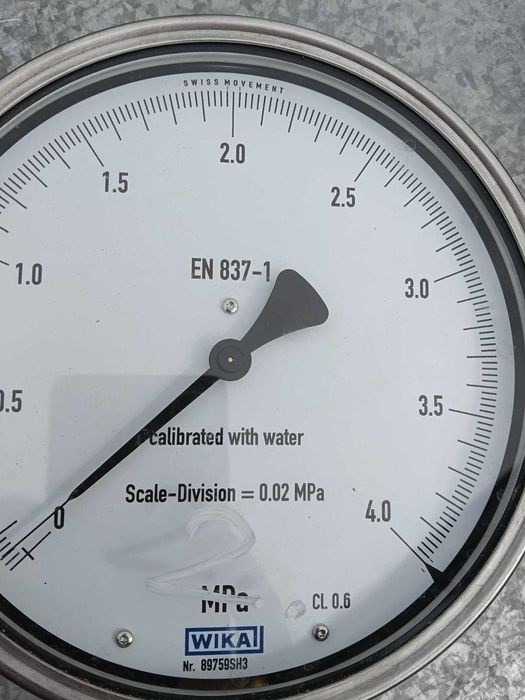 Manometr WIKA pionowy D160 0 - 40 bar