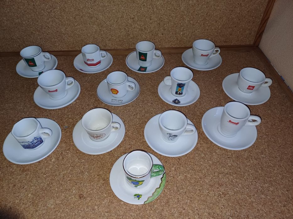 Chávenas de café + 1 pires.