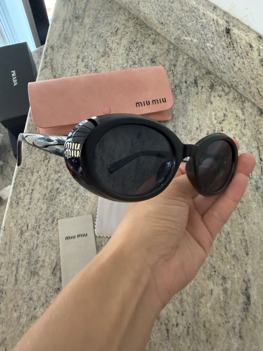 Okulary przeciwsloneczne Miu Miu czarne nowe z pudelkiem