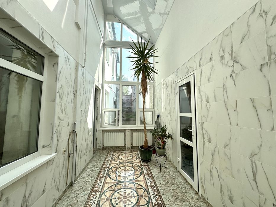 Продажа фасадного помещения под офис в центре города