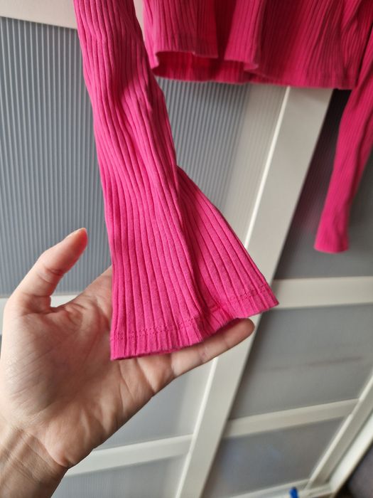 Krótki półgolf różowy, intensywny różowy, Barbie, paski, prążkowany, b