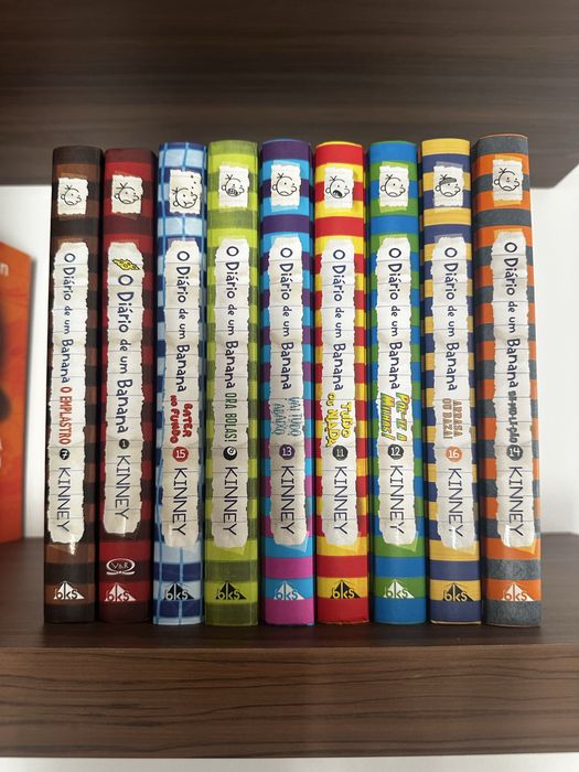 Vendo 9 livros da coleção O Diário de um Banana de Jeff Kinney, em português, em excelente estado.