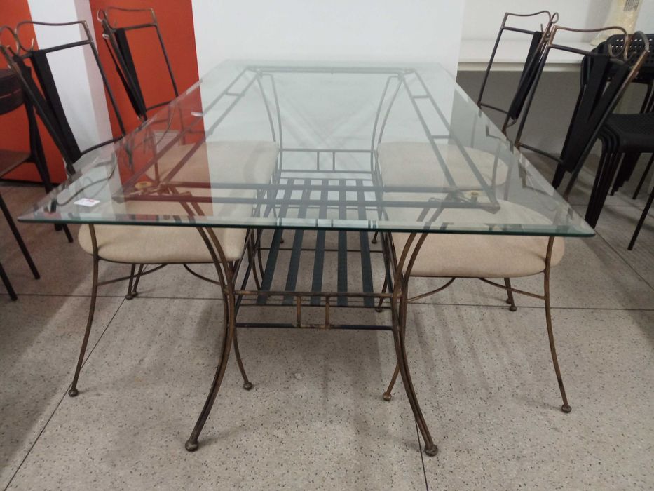 Mesa de jantar + 4 cadeiras
