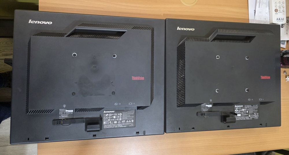 Monitor Lenovo 19" VESA 10x10