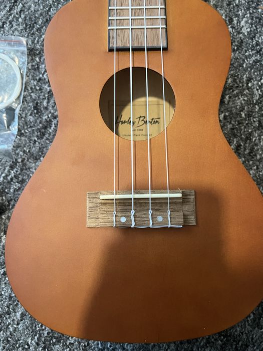 Ukulele koncertowe z akcesoriami Harley Benton
