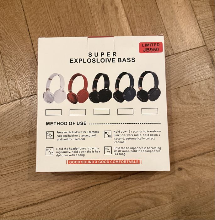 Białe słuchawki bezprzewodowe z kablem