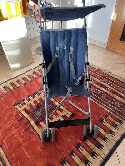 Carrinho de bebé leve e dobrável – bom estado