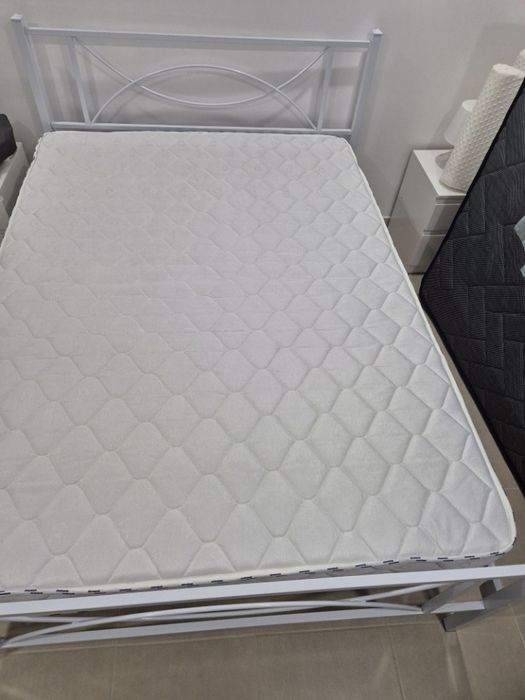 Colchão 140 x 190 praricamente novo