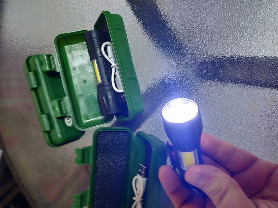 Фонарик трехрежымный в кейсе на аккумуляторе.Новый.