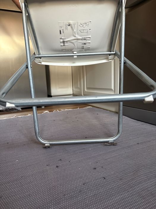 Conjunto de 4 cadeiras brancas desdobrável