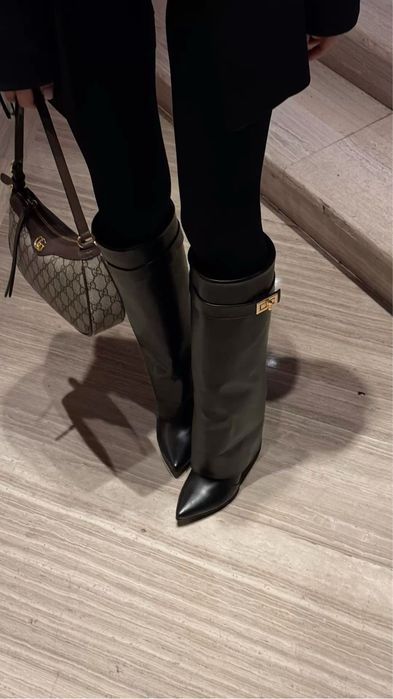 Високі чоботи сапоги на каблуку в стилі живанши givenchy чорні