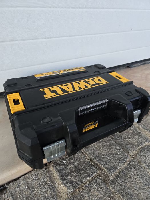 Aparafusadora com mala DeWalt 18V 2.0Ah brushless DCD791D2 com bateria