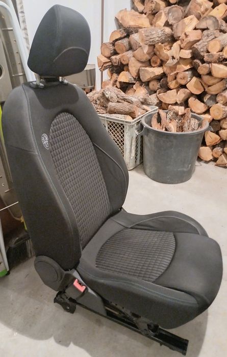 Banco Alfa Romeo Mito frente