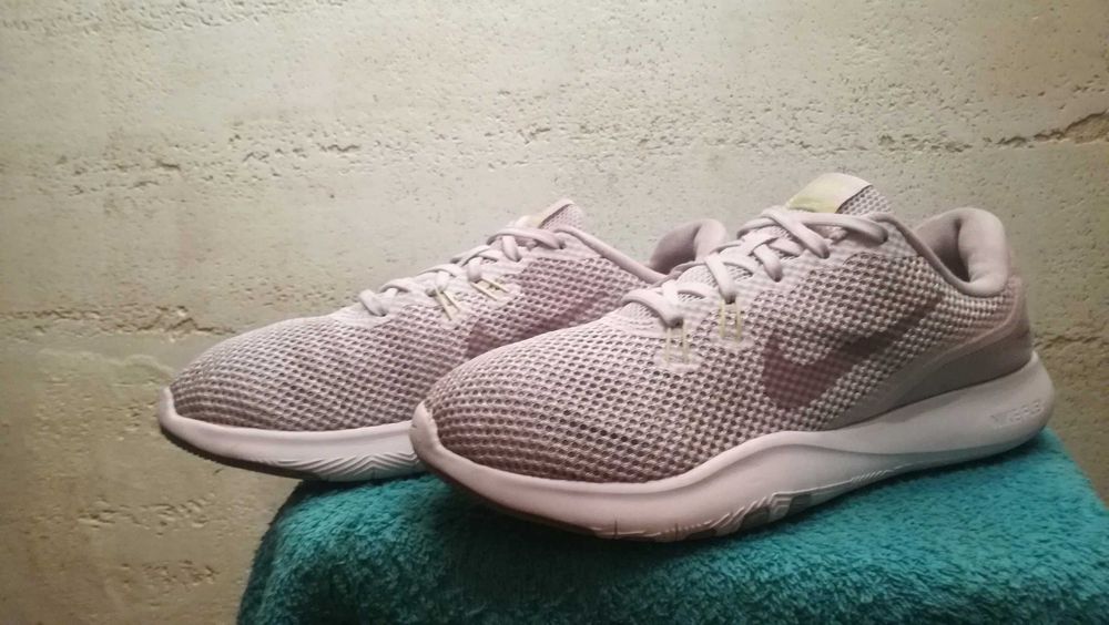 Buty do biegania NIKE FLEX TRAINER 7 r.39 stan bardzo dobry
