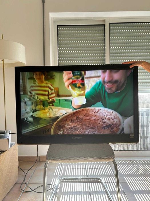 TELEVISÃO HANSPREE 42"".  2 entradas HDMI. Ótimo estado.