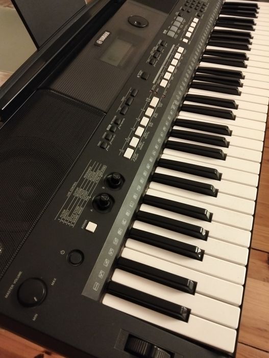 Keyboard Yamaha PSR-E433 używany+zestaw gratis