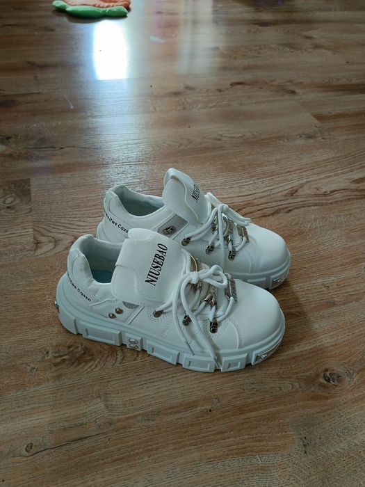 Sprzedam nowe adidasy damskie