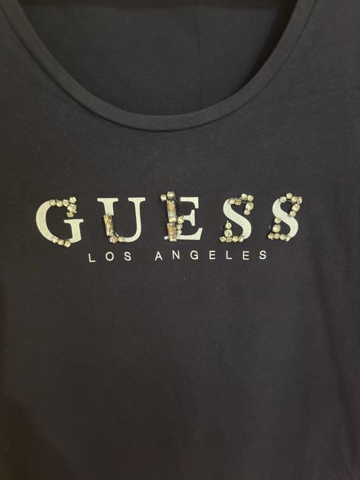 Damski t-shirt z napisem Guess