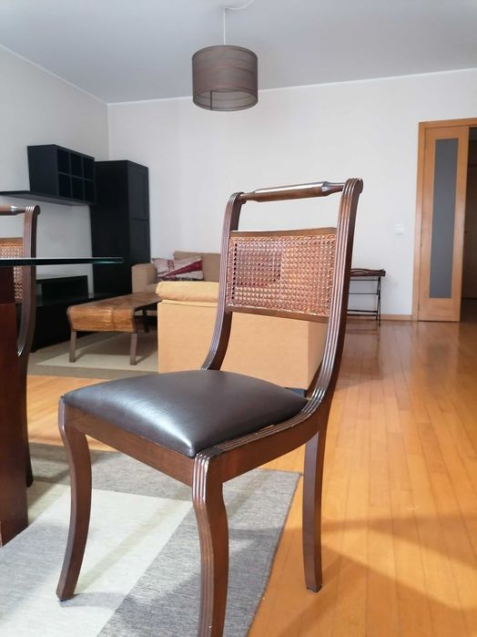 Mesa sala de vidro e madeira wengué