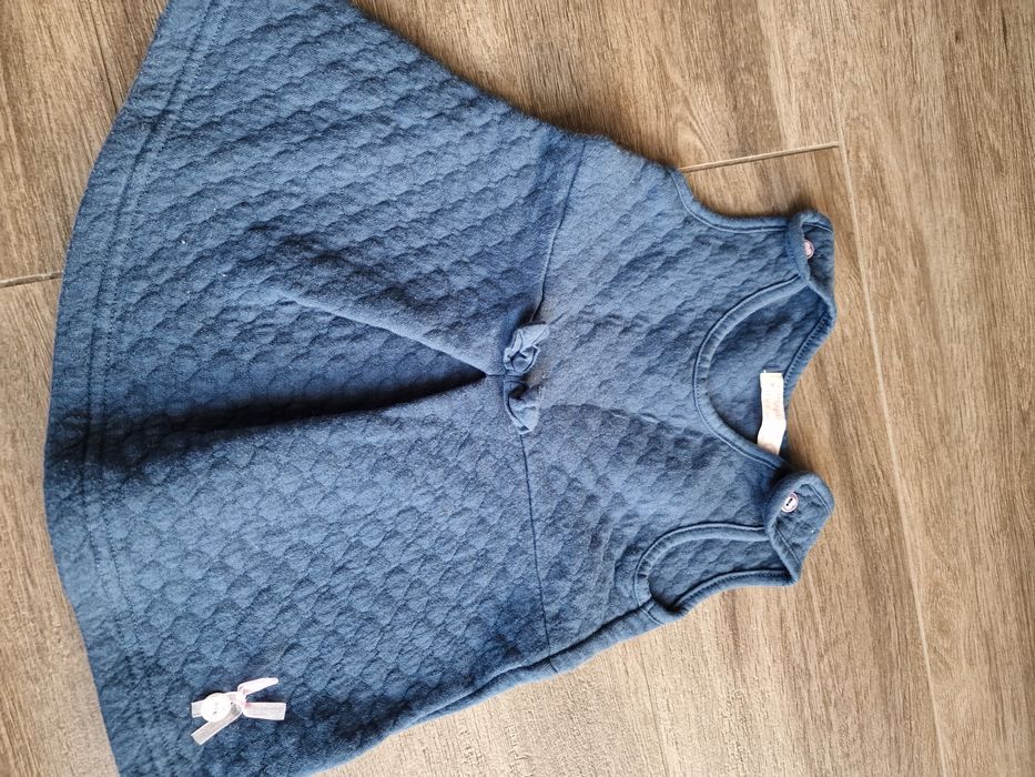 Sukienki rozmiar 74 stan bdb 4 szt