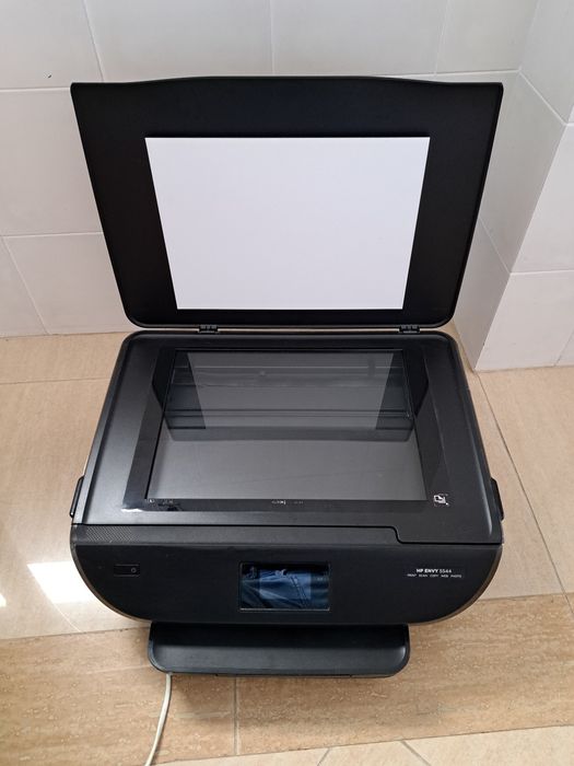 Impressora Multifunções HP ENVY 5544 (Wi-Fi / Scanner) – precisa de tinteiros
