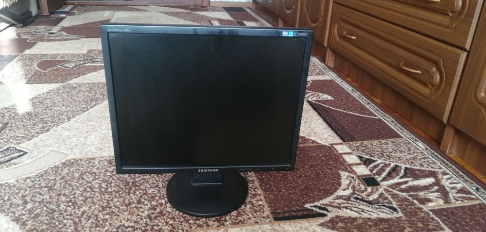 Продам манітор 19