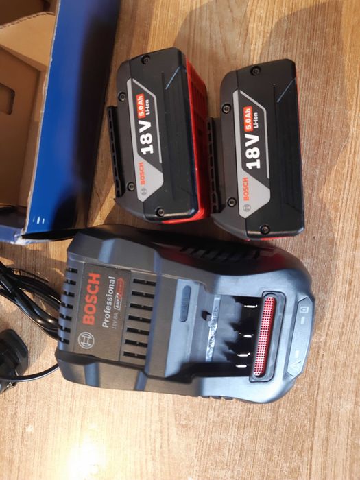 2x Akumulator Li-Ion Bosch 18 V 5 Ah ładowarka 18V 8A