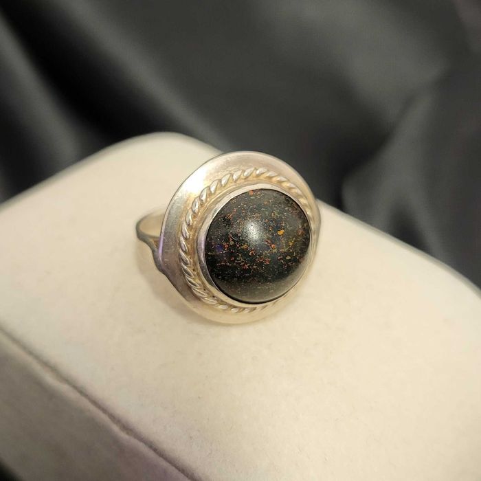 srebrny pierścionek próby 925