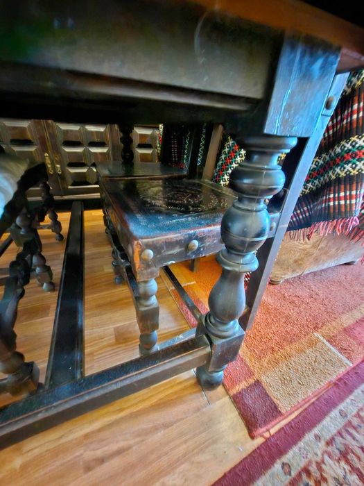 Mesa de sala de jantar e 5 cadeiras em madeira maciça