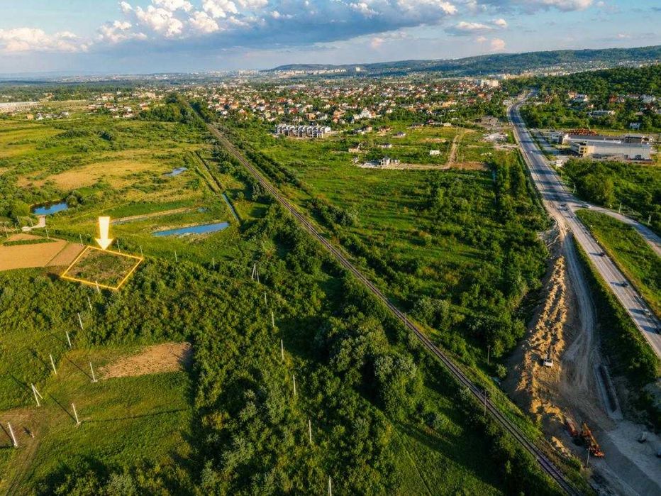 Продається земельна ділянка в с. Грибовичі, Загальна площа 12 сотих. Відстань до м. Львів 4 км.