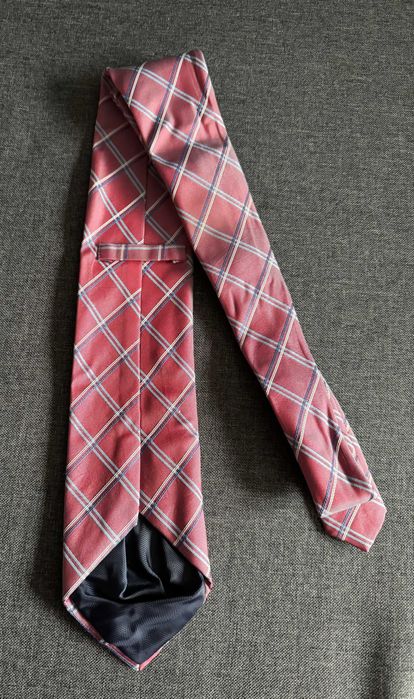 Jedwabny krawat, czerwony w kratę