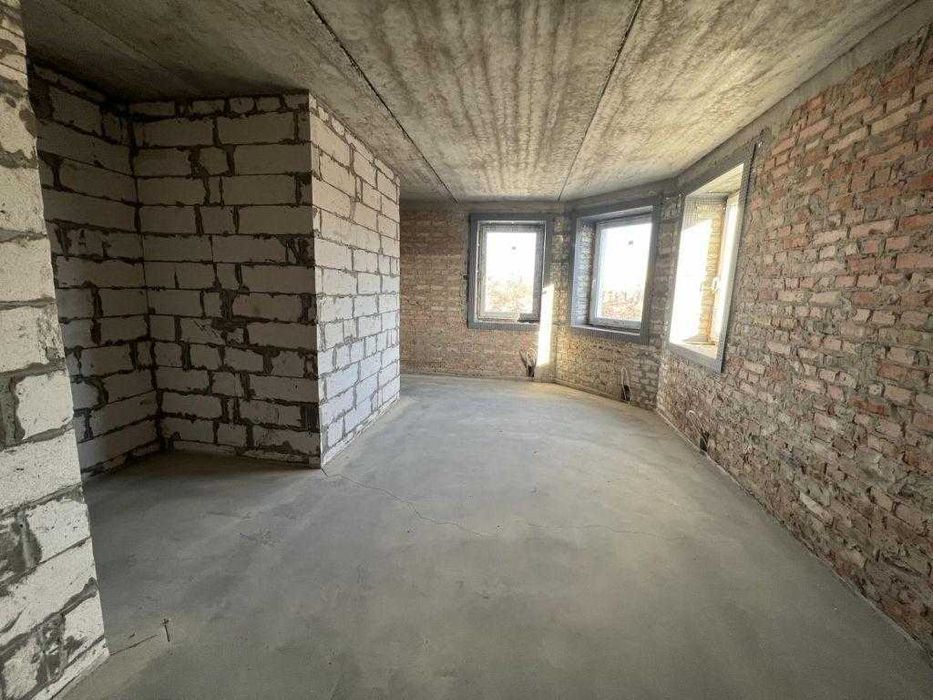 Продам трикімнатну квартиру в центрі міста, новобудова